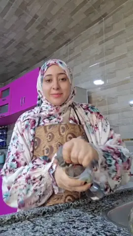 بعد ما فستاني الابيض ما كل مني حته