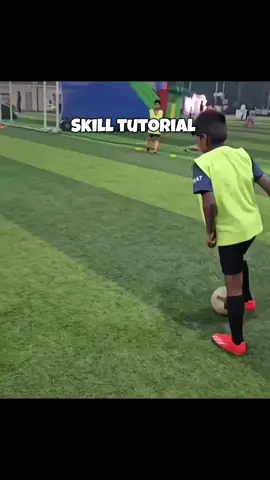 Skill tutorial 💁🏻‍♂️⚽️💙🧙‍♂️#foot#futebol#skills#football#tiktokindia