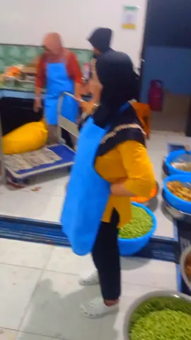 proses masak makan bergizi gratis untuk anak bangsa kec. palangga, kab. konaweselatan, prov. sulawesitenggara.  #fyp #makangizigratis #sppgpalangga #prabowogibran #BGN 