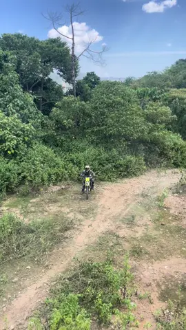 Mode pesawat jatuh🤣🤣 #trailadventureindonesia #trailsulawesi #trailadventure_sulawesi #crf150l #fyb 