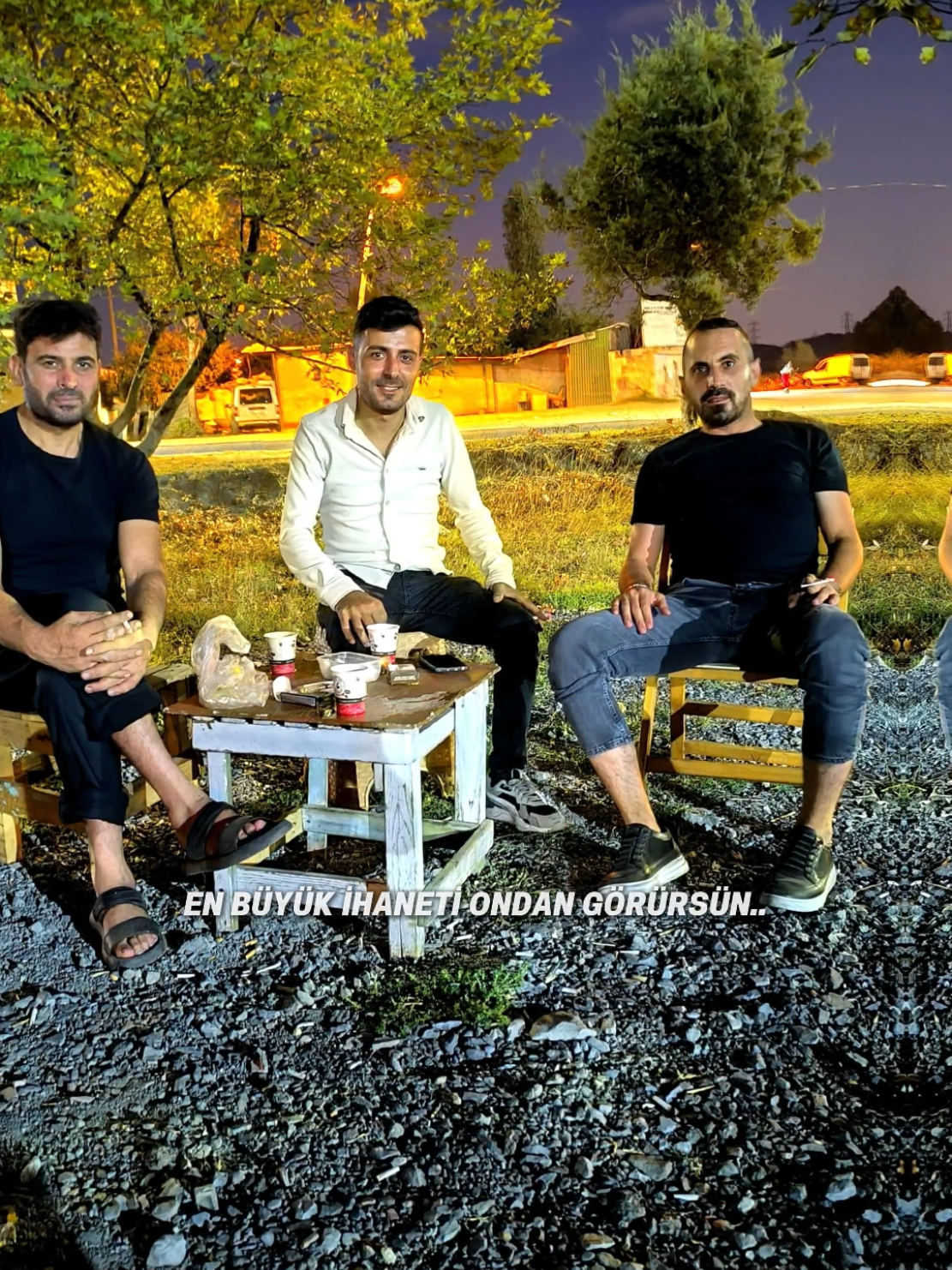 En büyük Fedakârlığı kime yaparsan en büyük ihaneti ondan görürsün #CapCut #mekan @Muhammed Salıkçı 
