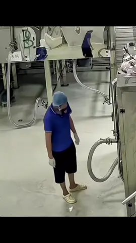 That poor worker got frostbitten by liquid nitrogen.👀🔥#analoghorror #horror #scary #real #foryou 