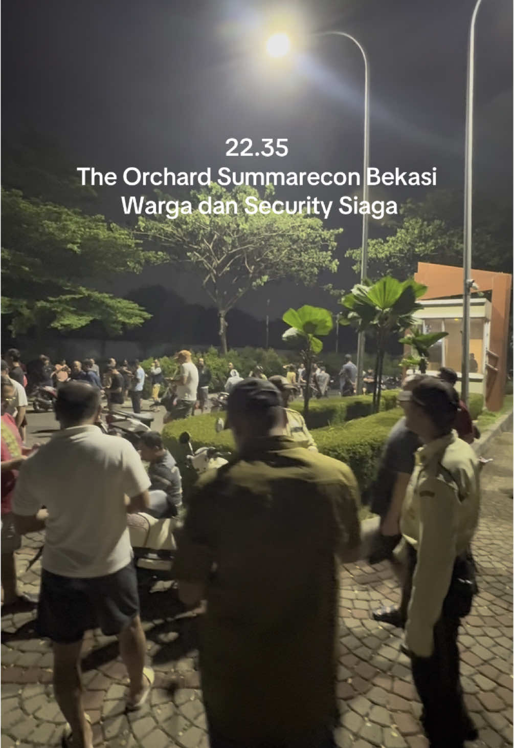 Warga dan Security Jaga Malam, antisipasi oknum2 mengatasnamakan demo 