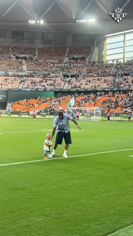 Aitor, como capitán, lo tiene claro: De padres a hijos 🥰💚 #RealBetis #VUELVELALIGA #LALIGAHighlights #LALIGAEASPORTS 