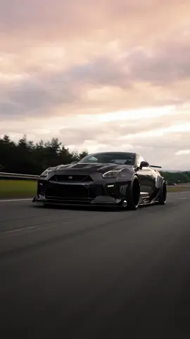Just a little tickle 😮‍💨📹 #volumeup  #wakeup #thebeast  #rollers #widebody  Edition Kream wide body Gtr  Animal/beast @Chris | AutoFocus Media 