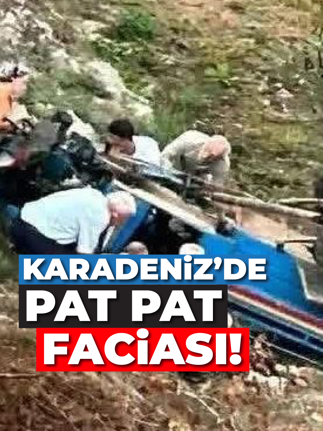 💥 Karadeniz'de uçuruma düşen aile son anlarını videoya çekmiş! Ordu'da pat pat denilen araca binen 7 kişi uçuruma yuvarlandı. Sürücünün direksiyon hakimiyetini kaybetmesi sonucu gerçekleşen kazada biri çocuk 4 kişi öldü, 3 kişi de ağır yaralandı. Kaza öncesi ailenin gülüp eğlendikleri son anlarını video ile kayda aldığı ortaya çıktı. #haber #gündem #karadeniz #ordu #trafik #kaza