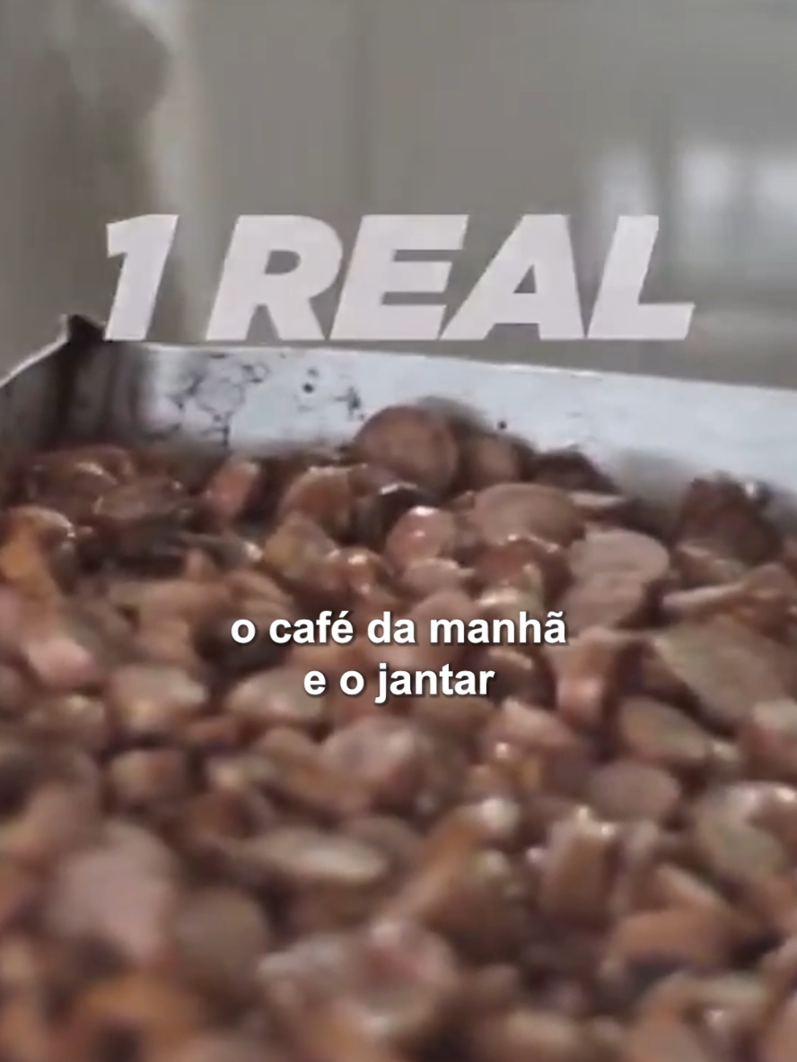 Você se lembra? 🤔 Durante a pandemia, milhares de famílias no DF enfrentaram dificuldades até para garantir a comida na mesa. Os programas sociais não chegavam a todos e até o valor do restaurante comunitário havia aumentado. Esse tempo ficou para trás. 🙌 O GDF reduziu o preço das refeições para apenas R$1 o almoço e R$0,50 o café da manhã e o jantar. E foi além: criou novos programas sociais como o Cartão Prato Cheio e o Cartão Gás, garantindo dignidade para quem mais precisa. Somados ao Cartão Creche e ao Cartão Material Escolar, esses benefícios já alcançam mais de 800 mil pessoas em todo o DF. 💙 👉 Porque cuidar das pessoas é a prioridade. Este GDF vai lá e faz! Com @GDF  #Metrópoles #Publi 