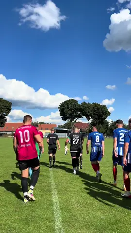 Przeczytaj ⬇️⬇️‼️⚡️⚡️Krótkie sprawozdanie z dzisiejszego meczu pomiędzy KS Radowiak II Drezdenko VS Błyskawica Lipie Góry⚡️⚡️ Na wstępie bardzo chcielibyśmy podziękować panu sędziemu głównemu(pochodzącemu z miejscowości w której graliśmy mecz)  za wszystkie nie odgwizdane faule i sam na sam,okiem widza siedzącego na trybunie wyglądało to bardzo jednostronnie😔,chcieliśmy również podziękować kibicą KS Radowiak za wszystkie wyzwiska lecące w piłkarzy Błyskawicy,zamiast cieszyc się meczem to leciały wiązanki poziomem wyglądające sprzeczkę dwóch nastolatkow 😉wiadomo emocje biorą górę ale bez przesady,Ostatecznie przegrywamy 3:1.Ekipie z Drezdenka chcielibyśmy podziękować i życzyć powodzenia w dalszych rozgrywkach 😉 #piłkanożna #piłka #footballtiktok #B #klasa 