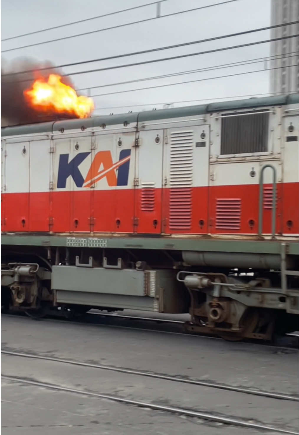 Menghangatkan suasana #fyp #fypシ゚ #kai #keretaapi #keretaapiindonesia 