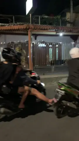 arep nyapa isin e  @فيصل @𝙆𝙄𝙆⚡ @Muhammad hadyan  #affanfaisal #ekawahyurifkianto #gwsmlovers #lewatberandamu #fypviralシ 