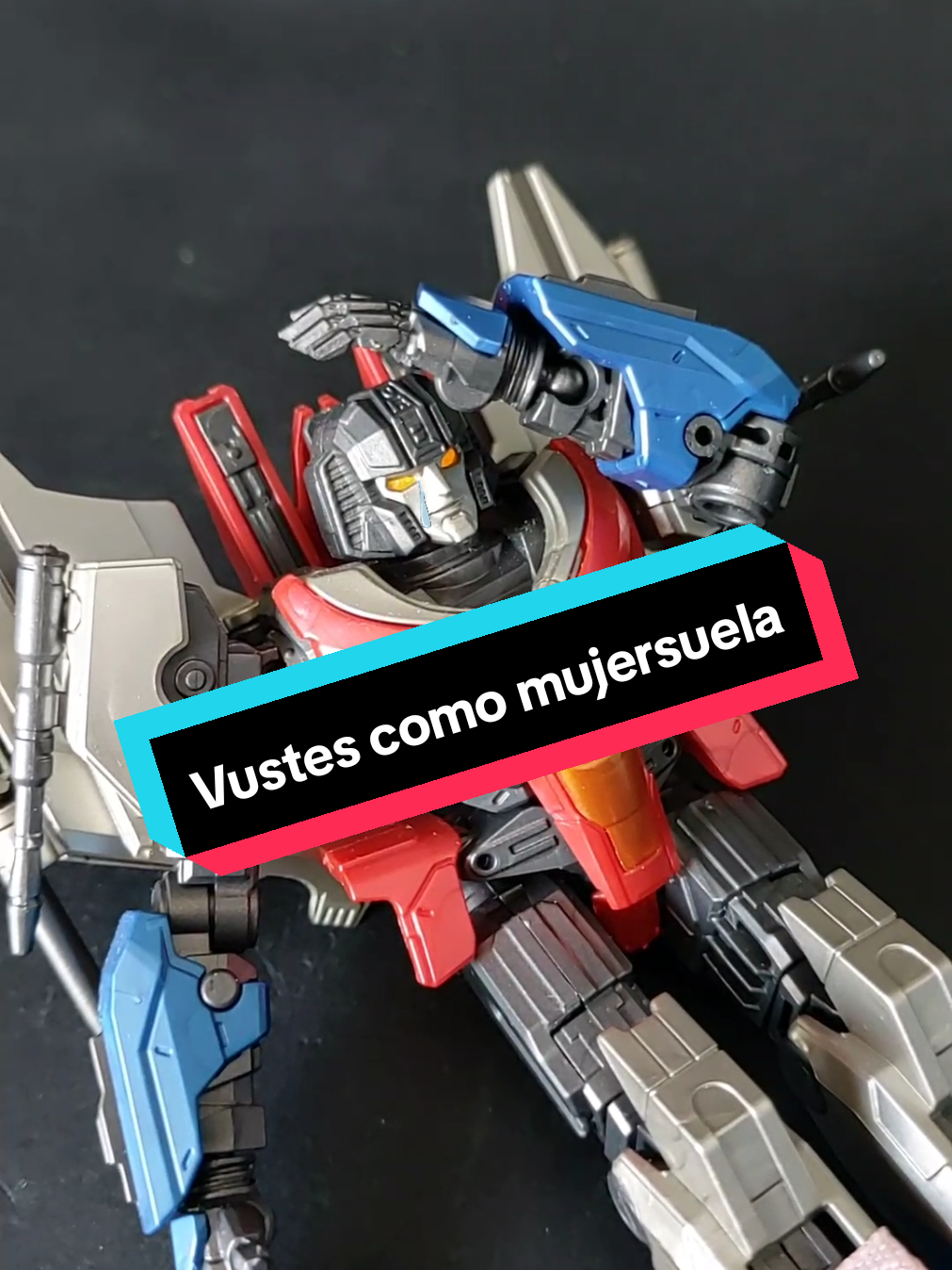 Figuras utilizadas: blokees tfone Soundwave  blokees tfone Starscream #decepticons #futurama #bender #fry #soundwave #primosoundwave #starscream 