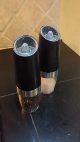 #kitchengadgets #creatorsearchinsights #fypage #saltgrinder #peppergrinder 