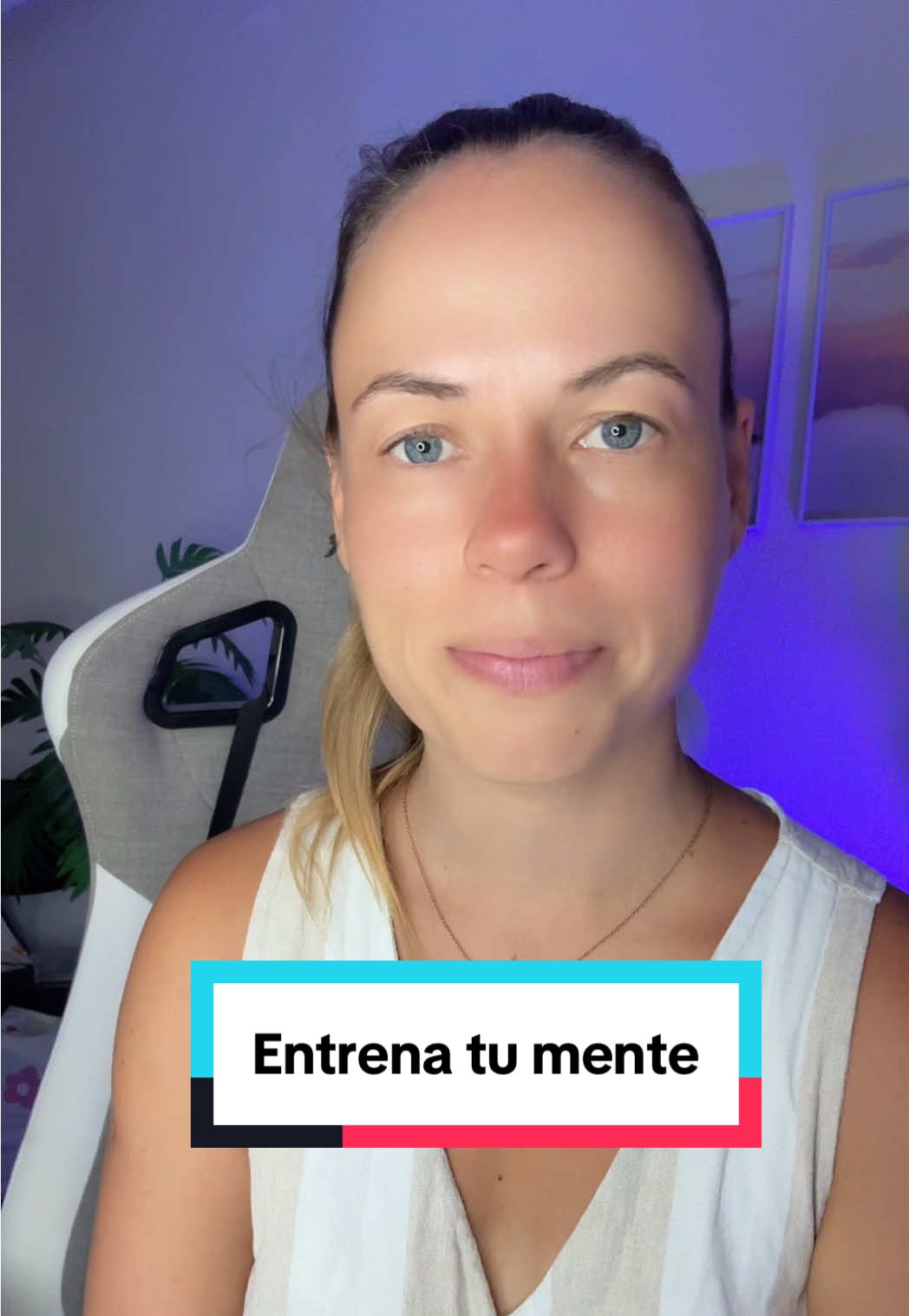 ✨ Si piensas y sientes lo mismo cada día, tu vida seguirá igual. No es mala suerte, es un bucle mental. La clave está en entrenar tu mente para crear algo distinto. 👉 En mi comunidad y en mis lives estamos rompiendo patrones y diseñando una nueva realidad. Escribe la palabra CÍRCULO en los comentarios y te cuento cómo unirte. ##creaturealidad##podermental##transformacionpersonal##nuevavida##desarrollopersonal