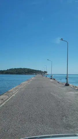 Bazen adressiz kalır insan. Olduğu yerde fazladır, umduğun yerde'de az. 