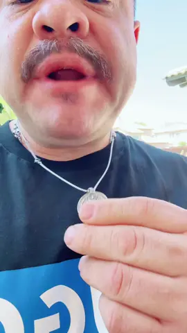 # a ti, no te importa la protección de tus hijos, por eso no compras esta medalla de San Benito para que la carguen ellos siempre si la quieres aquí va a estar, pero es para esa oración es poderosísima contra la contra el demonio 