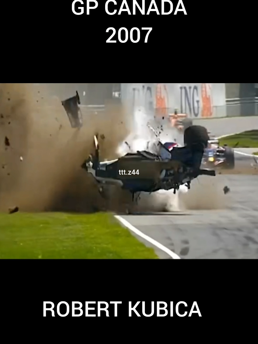 No GP do Canadá 2007, Robert Kubica bate a mais de 300 km/h. Com o impacto, o carro ficou em pedaços.  #Kubica #F1 #crash #CanadaGP #motorsportreels  