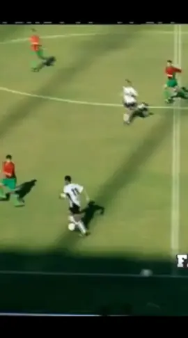 من مباراة مولودية الجزائر / وفاق سطيف 🦅 و الفوز كان ساحق من عناصر الوفاق و على أرضية ملعب 5 جويلية النتيجة 3 / 1  ياريت يعود هذا الزمان 😘⚪⚫🦅💯