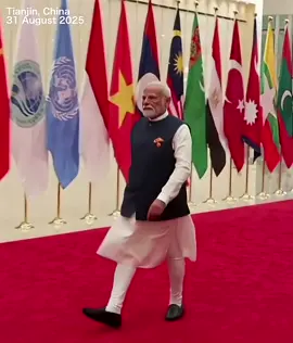 India's Modi greeted by President Xi and his wife to SCO 