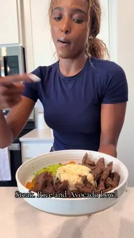 A quick, flavor-packed meal that’s bursting with protein and big on taste — simple, satisfying, and anything but boring. 🔥🔥#fypage #food #mealprep 