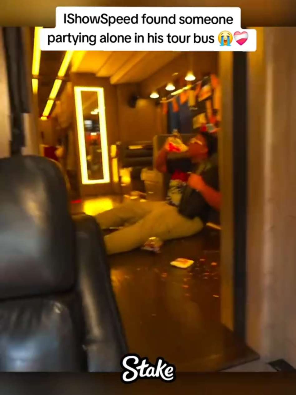 IShowSpeed found someone partying alone in his tour bus 😭❤️‍🩹 #ishowspeed #fyp 