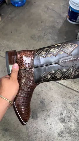 Bota en panza de Cocodrilo horma Bulldog 100% genuina lista para enviarla de inmediato llévate por sólo 5200 pesos con Cinto y tarjetero de Regalo🇺🇸✈️ #fyp #romaboots1 #marketing #parati #foryou 