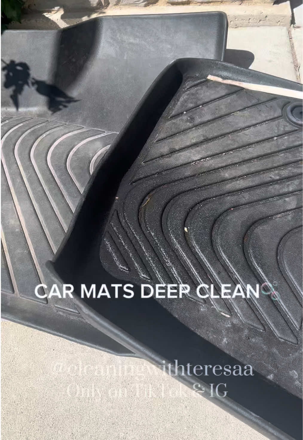 Washing my bf car mats🫧#CleanTok #cleaningtiktok #fyp #cleaninghacks #carcleaning 