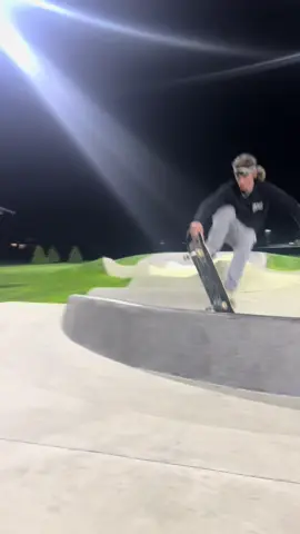 couple tricks  #Skateboarding #skater #skatelife #skatepark #skateboardingisfun #fingerflip #kickflip 