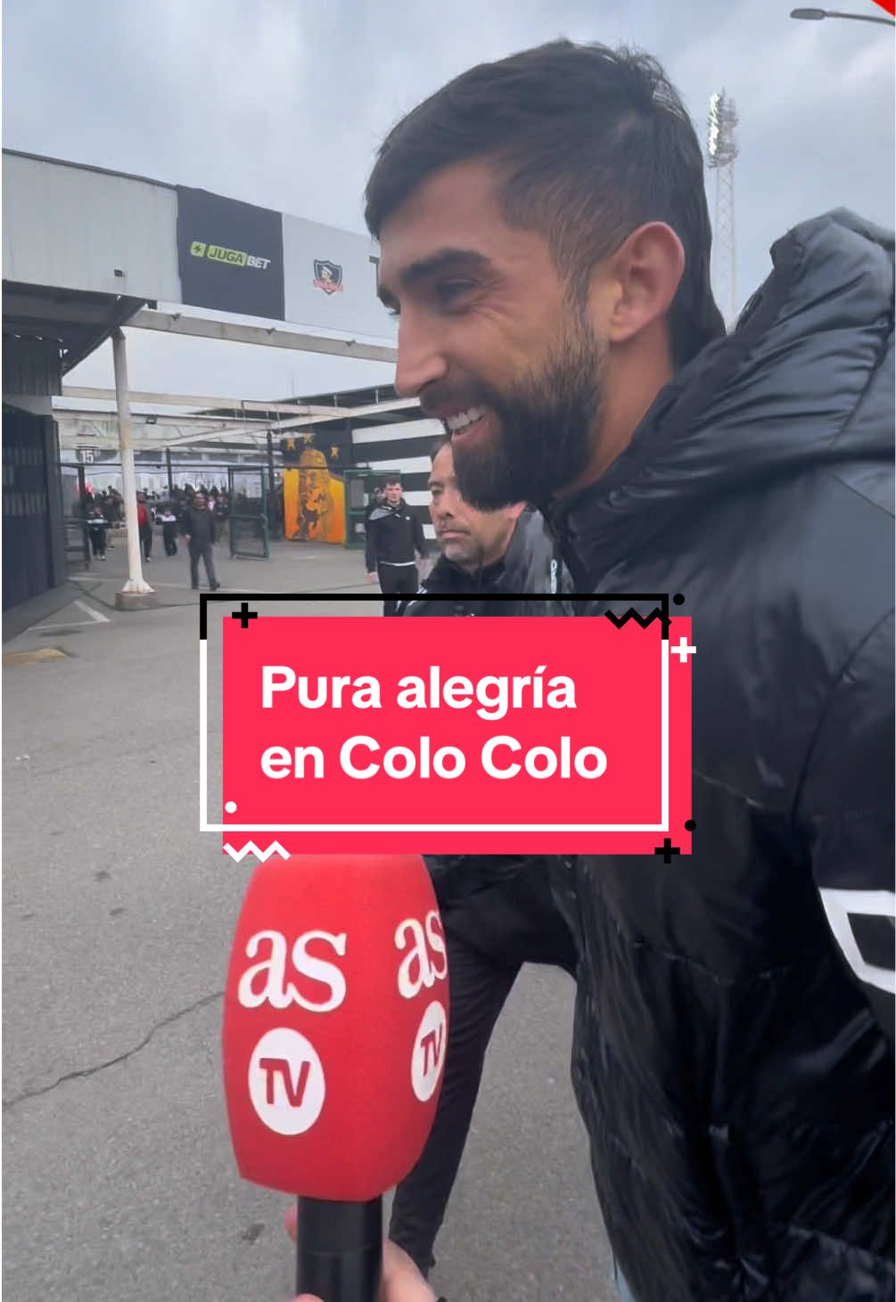 😍 ¡Pura alegría en Colo Colo!  Tras la victoria en el Superclásico, Emiliano Amor recibió el amor de los hinchas y dijo: 