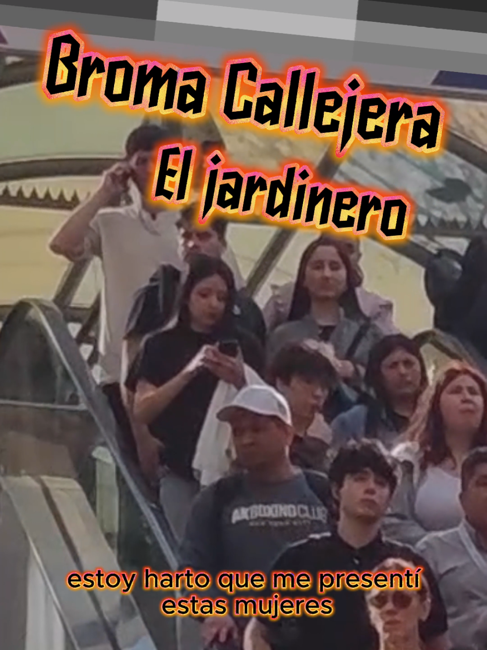 BROMAS CALLEJERAS 🤣 BROMAS ESCALERA MECÁNICA 🤣 BROMAS EN LA CALLE 🤣 TEMPORADA 4 — PARTE 17 🔥 #bromas #broma #humorchileno #humor #paolotuninetti 