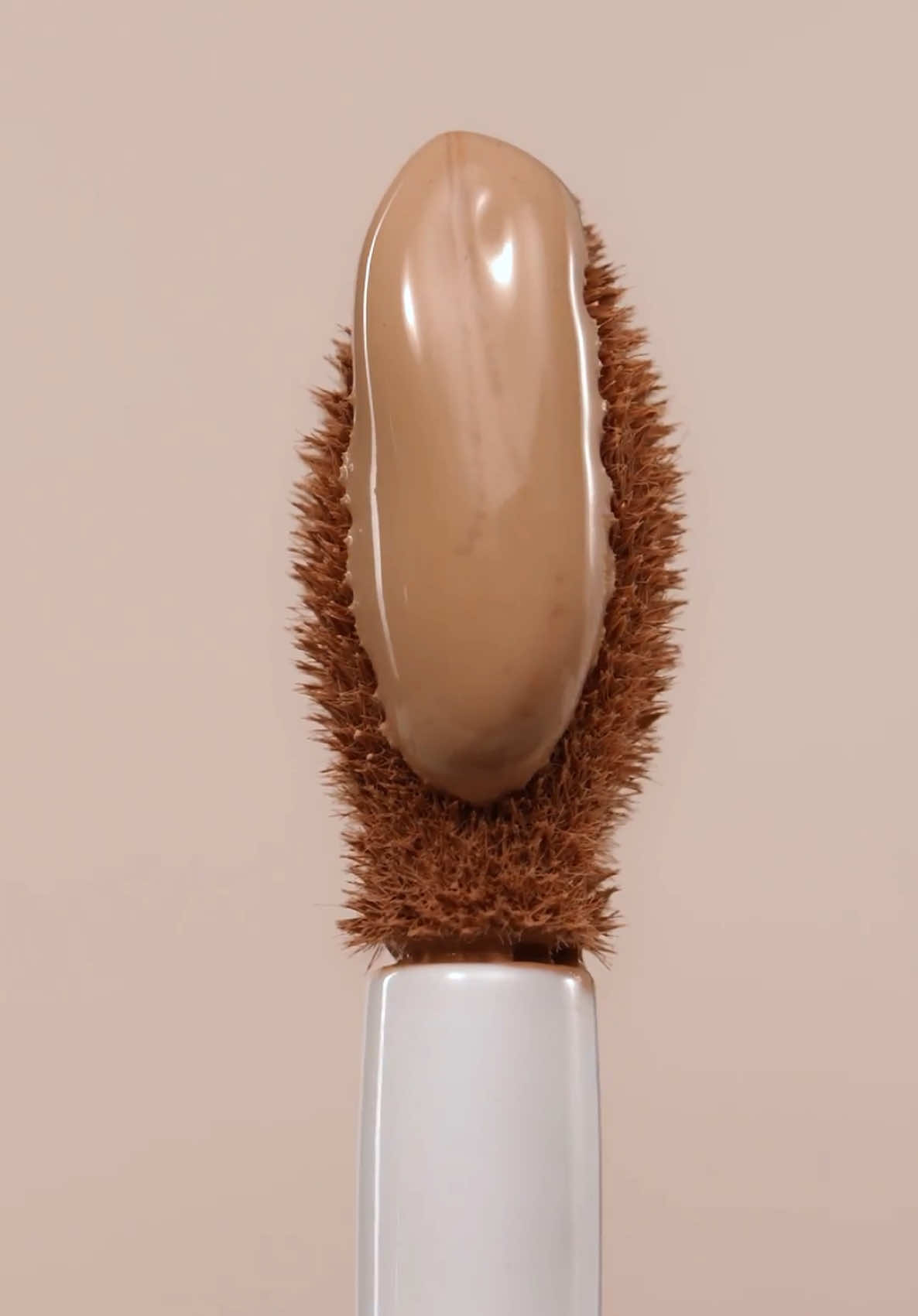 One sold every 10 seconds. Available in 32 shades, our award-winning Vanish Airbrush Concealer is infused with  innovative microspherical powders that blur and brighten for up to 16 hours of instant skin perfection. #HourglassCosmetics