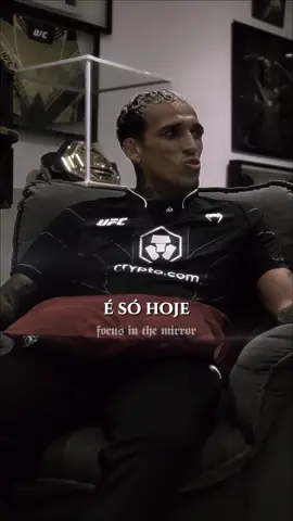 Ninguém vai bater mais duro do que a vida! 💭... #charlesdobronx #charles #UFC #motivaçao #superaçao  