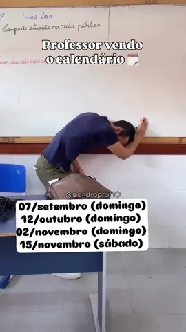 Os feriados caíram todos nos finais de semana 😩🤡 #meme #professor #piada ##comediahumor #escola 