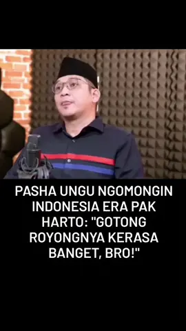 Siapa sih yang gak kenal Pasha Ungu? Vokalis band legendaris yang sekarang juga duduk di kursi DPR hasil Pemilu 2024. Nah, belakangan doi lempar opini yang cukup bikin netizen mikir ulang soal masa Orde Baru.  Dalam obrolannya di Podcast Total Politik, Pasha bilang kalau era pemerintahan Pak Harto punya sisi positif yang patut ditiru. Salah satunya: vibes gotong royong masyarakat yang super kerasa. “Waktu itu persatuan lebih terasa,” katanya.  Gak cuma soal solidaritas, Pasha juga nyorot hal lain. Menurutnya, Orde Baru pernah sukses bikin Indonesia mandiri dalam pangan plus ngegas pertumbuhan ekonomi di level tinggi—sesuatu yang, kata dia, belum sepenuhnya bisa dicapai pemerintahan setelahnya.  Makanya, Pasha ngajak publik buat gak asal nge-judge Orde Baru. Menurut dia, perlu dilihat secara lebih proporsional, alias fair. Ada minus, ada plus. Dan dari yang plus-plus itu, bisa jadi bahan refleksi buat generasi sekarang.  #pakharto #soeharto #presidensoeharto #bapakpembangunan 