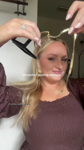 And it’s less than $15!!! #necklace #layeringnecklaces #goldjewelry #tiktokshopcreatorpicks #tiktokshoplabordaysale @Tewiky 