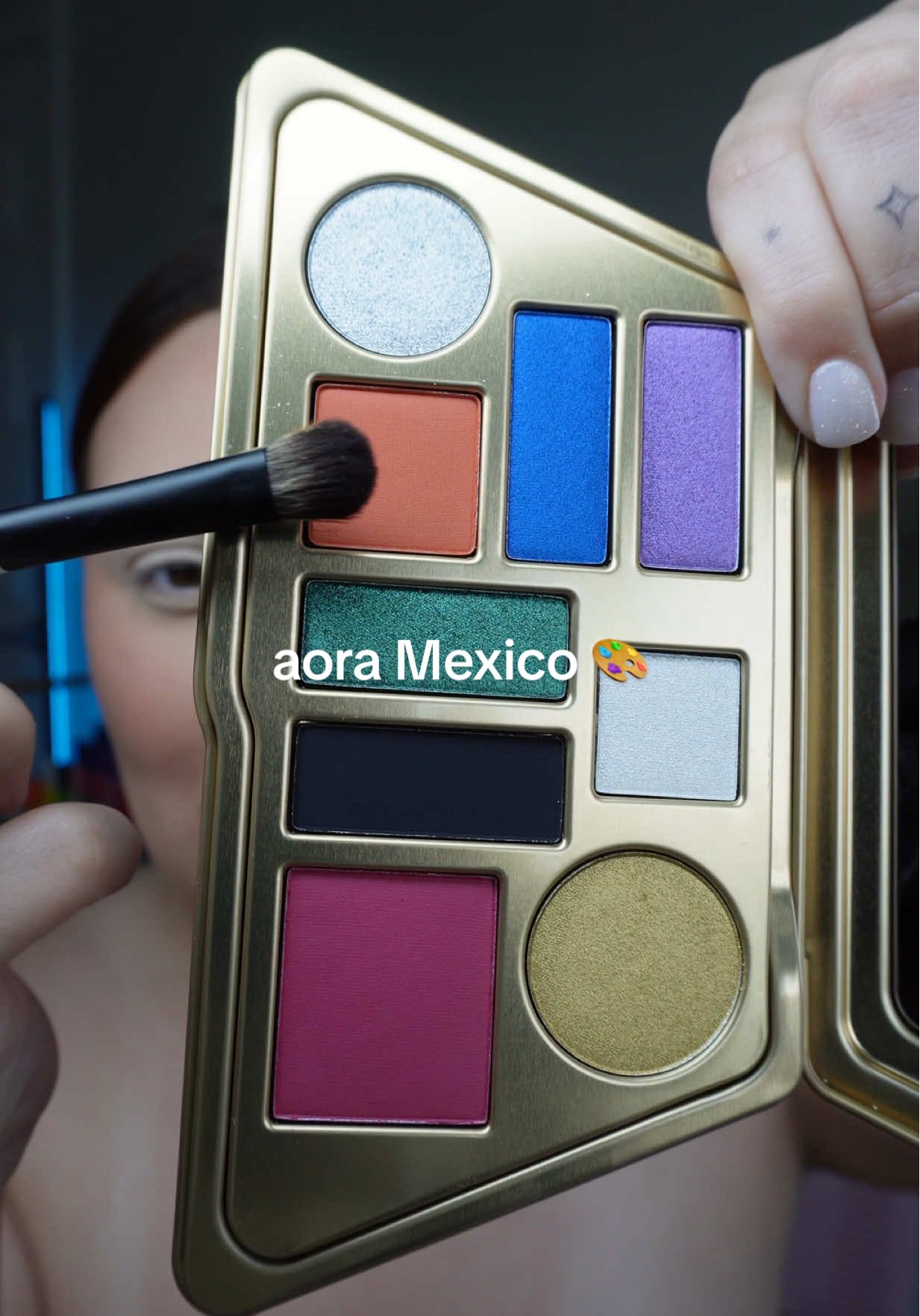 Estoy cansada de looks neutrales amigas 😭🎨
