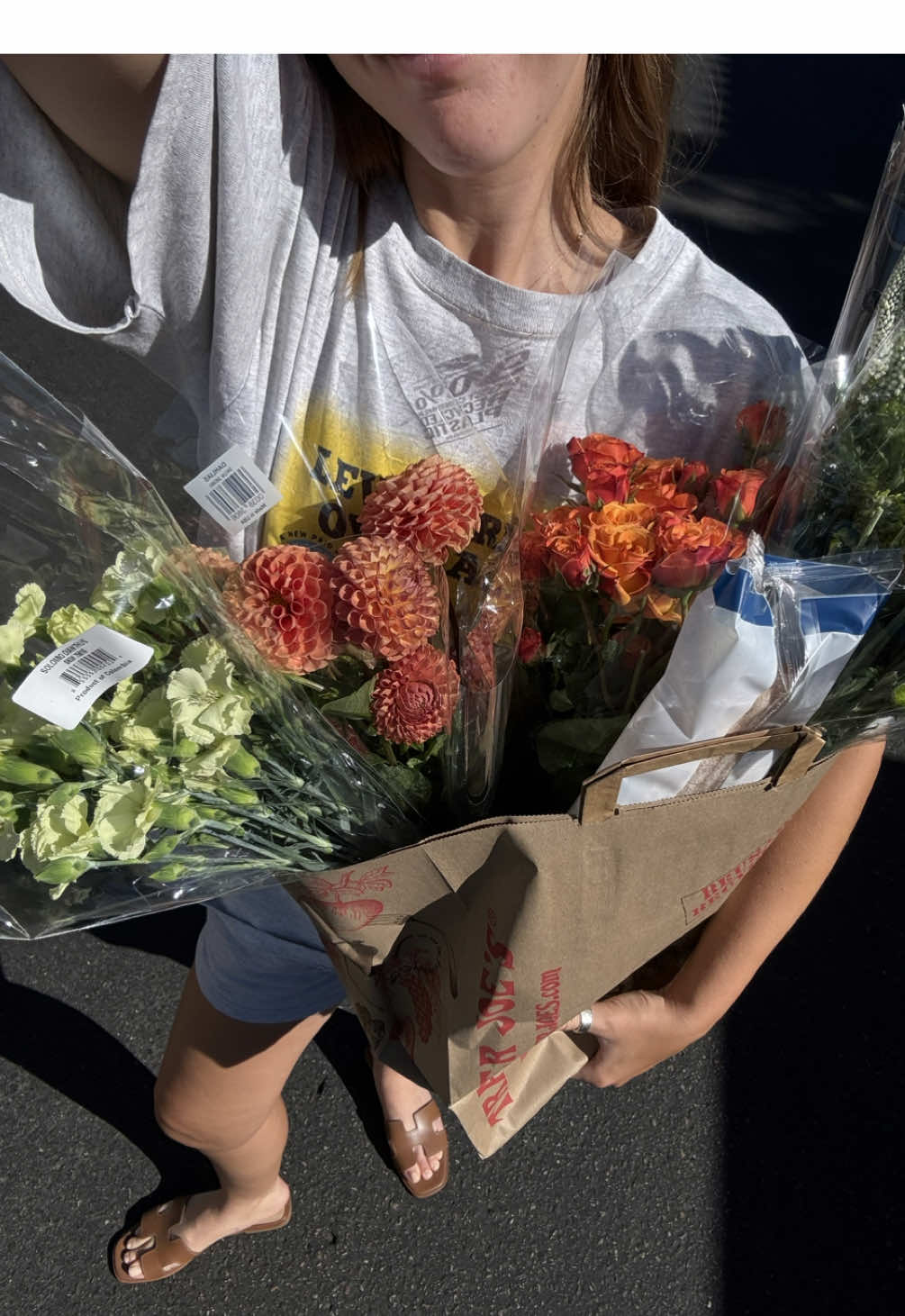 send this to someone who might need some flowers 💌🌞 #cheerup #sendinggoodvibes #sundayvibes #traderjoes #fyp 