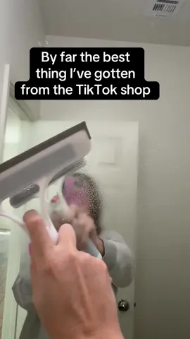 3 in 1 window and mirror cleaner. So satisfying! #cleaninghacks 