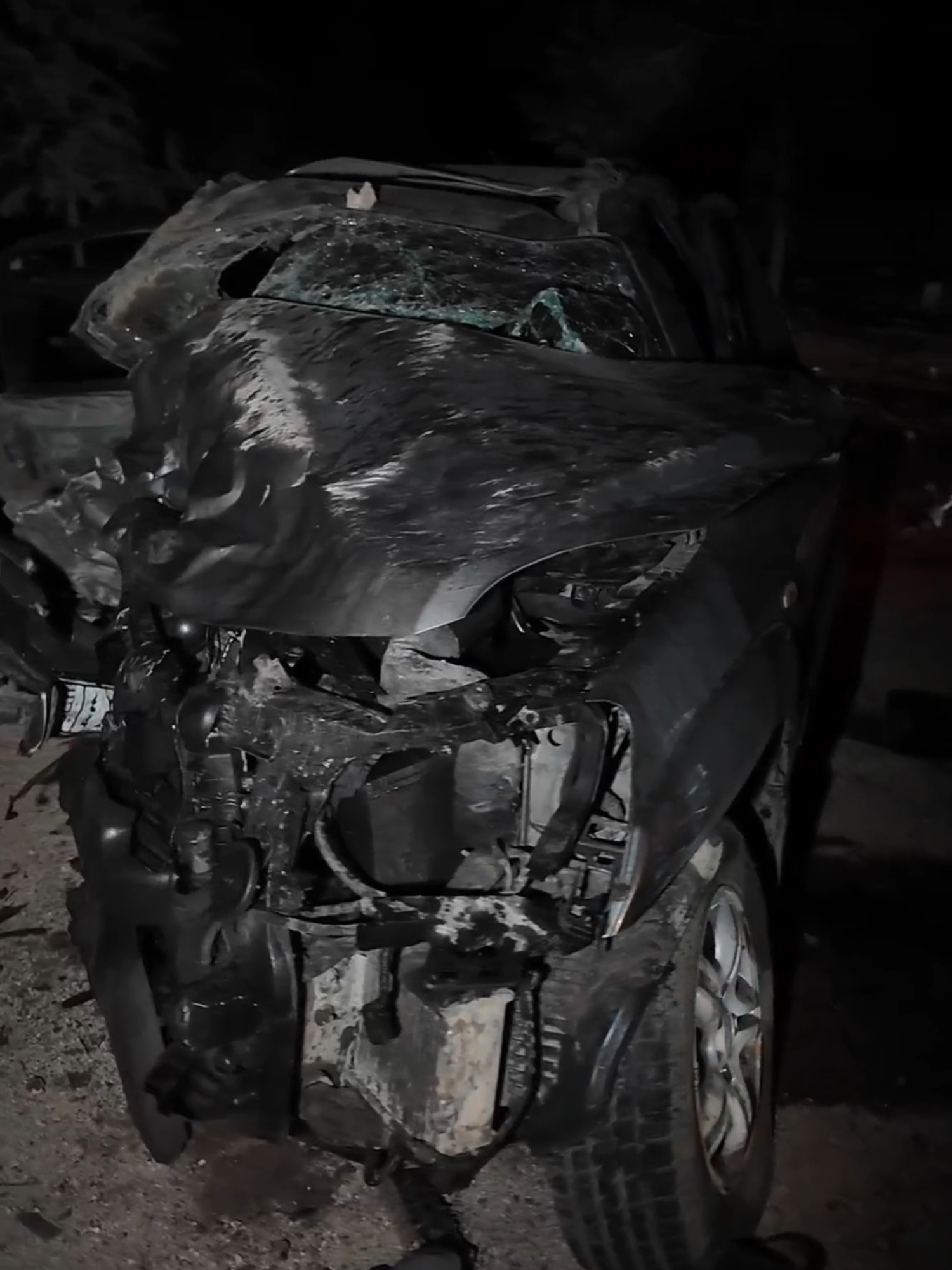 حادث سير أليم يودي بحياة العديد من الأشخاص على الطريق الرئيسي بين مدينة حلب والباب. هذا الجزء من الطريق يعد من أخطر الطرقات في سوريا! #حلب #مدينة_الباب #بهاء_الحلبي