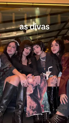 eu tb queria ser uma diva vey @nat cangueiro ★ @Sarina Gomes @ana shumiski @Rani Deusdará 
