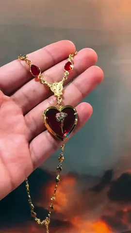 romantic jewelry >>  • #resinart #handmadejewelry #resinjewelry #lockets #tiktokshop 