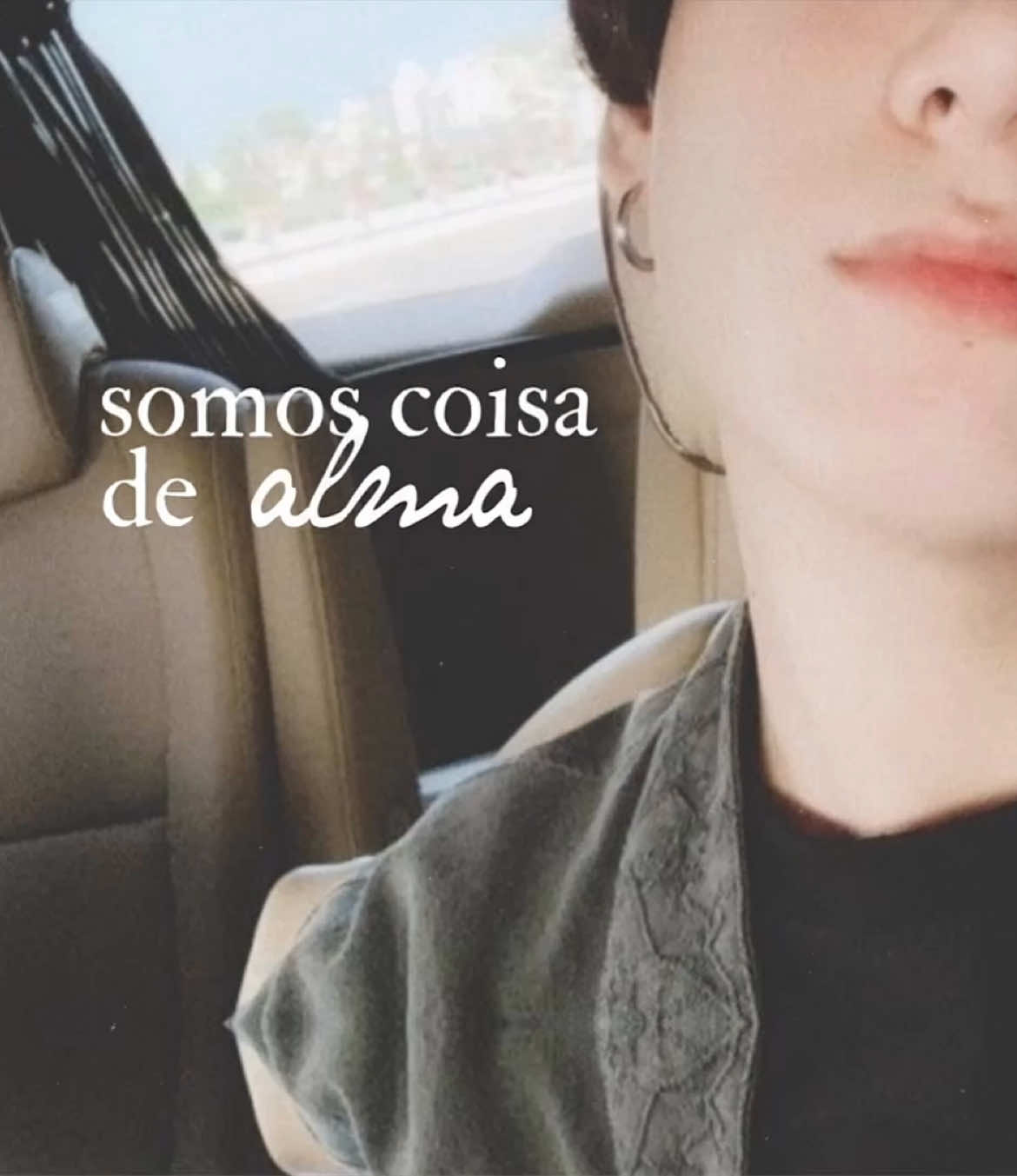 #JUNGKOOK :: dia do meu bebê!! desde o dia em que eu conheci ele tudo ficou mais fácil. Entre tantas pessoas no mundo, foi ele quem se tornou meu lugar seguro, meu sorriso mais sincero e o motivo dos meus dias serem mais leves. Ele é a poesia que meu coração recita em silêncio, a melodia suave que embala meus dias. eu te amo jungkook, você é o amor da minha vida😞🩵 / me perdoem pelo video meio mal feito e simples, gente☹️ / #meliswz #viral #dedicate #fyp  /(jungkook’s birthday)  