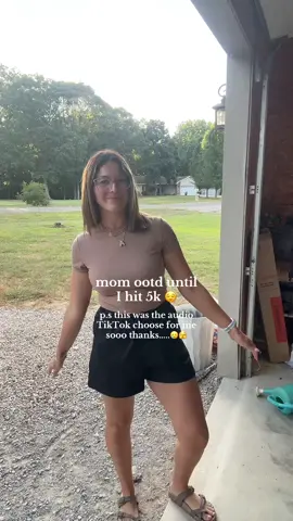 Well alrighty TikTok thank you very much for the back handed compliment 🙃 #tiktokaudio #momof4 #tiktokmom 