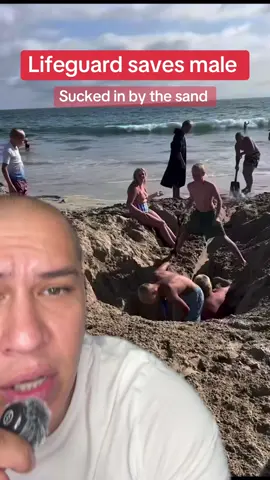 #greenscreen #greenscreenvideo lifeguard saves male #lifeguard #fyp 