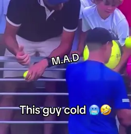 THIS GUY IS COLD WHO IS HE HE OWES THAT BOY A HAT HA HA WOULD YOU TAKE IT ? #hat #tennisplayers #Wimbledon #coldhearted #noremorse @@nbajay123 @❤️kelly❤️ @King Rao the conqueror @DJ SAL @KrinkleTV @Goldie333💜💚🌹✨️ @🌼 ℂ𝔸ℕ𝔻𝕐𝔾𝕀ℝ𝕃 🌼 