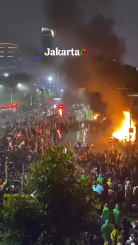 maaf ya saudaraku,karna pertepatan dengan bulan kelahiran ROSULULLAH SAW,kami warga madura lebih mengutamakan dan menghargai hari kelahiran manusia paling sempurna di dunia🙏#maulidnabi #maulidnabimuhamammadsaw #demo #prayforindonesia 