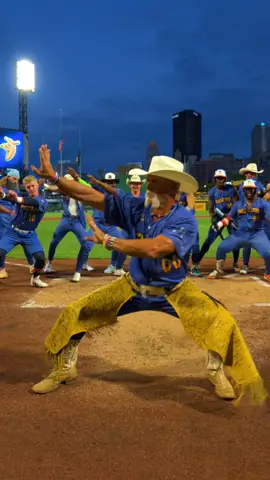 Chaps on, game face off😮‍💨 @joemikulik  #texastailgaters #bananaball #trend #baseballboys #dancing 