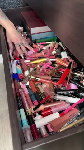 Cleaning and organizing asmr, room organizing 🧼🫧🧽🧹🧻 @lisi.shops @stephaniejazzar @homewithcp @catben @cleanwithsousou @vanessa.h.lopez #asmrorganizing #satisfyingcleaning #asmr #cleanwithme #organizewithme        