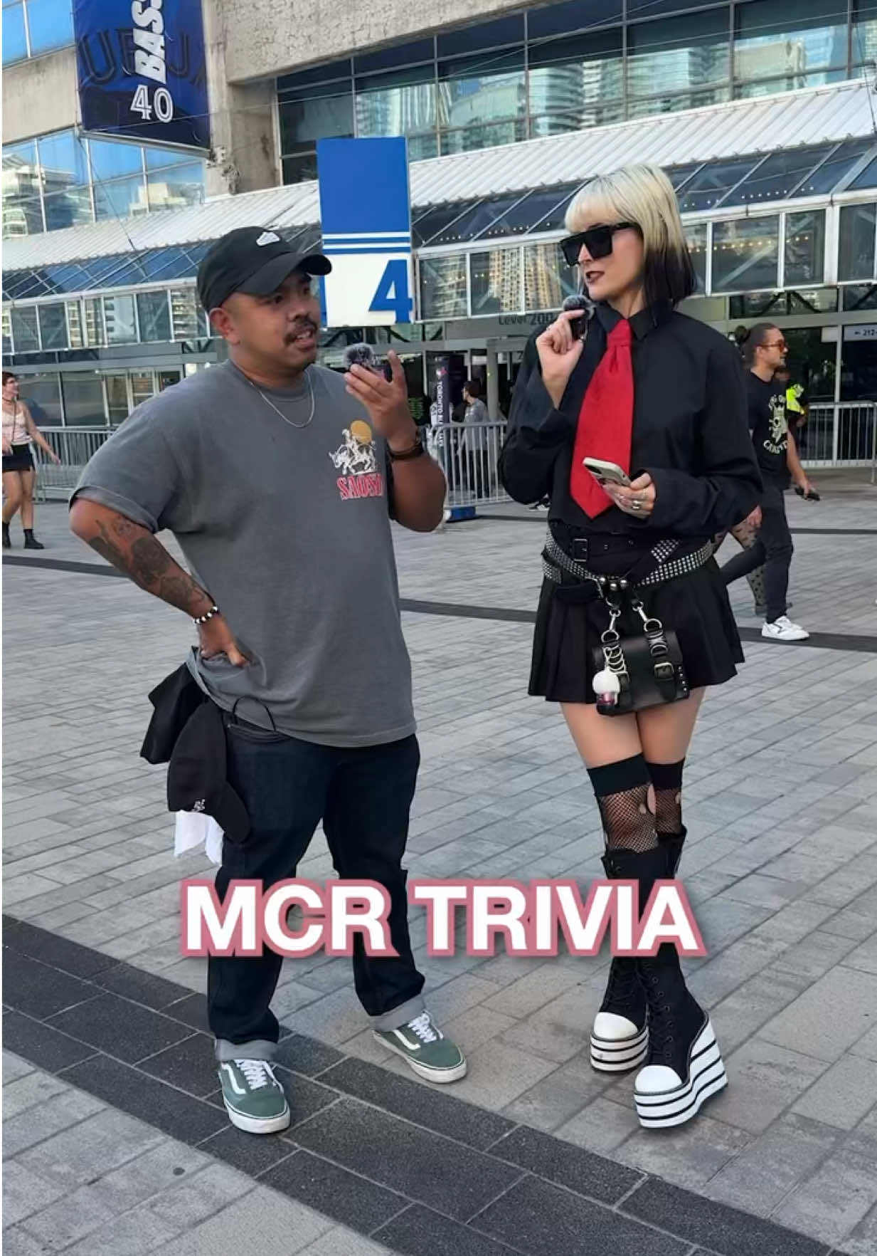 How well does Toronto know My Chemical Romance trivia? 🤘🤘 🎤: @Emperiam  #mcrmy #emonightnorth #toronto