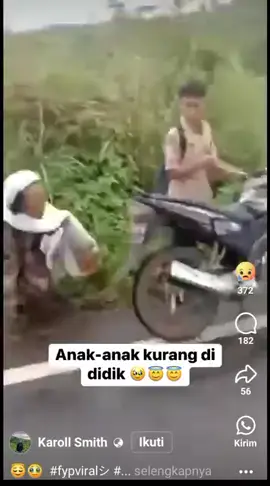ad pake baju skolah tare mar sama Deng anak nda skolah... generasi bangsat yang patut di tiadakan...