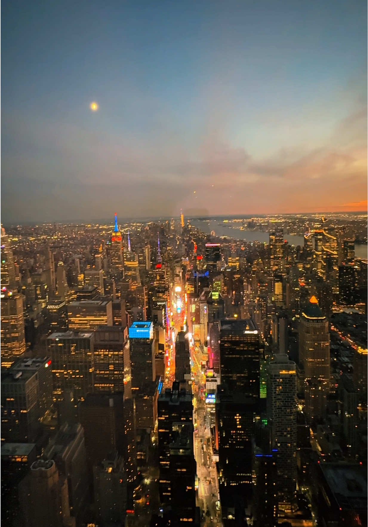 The later it gets the better #nyc #fyp #sunset 